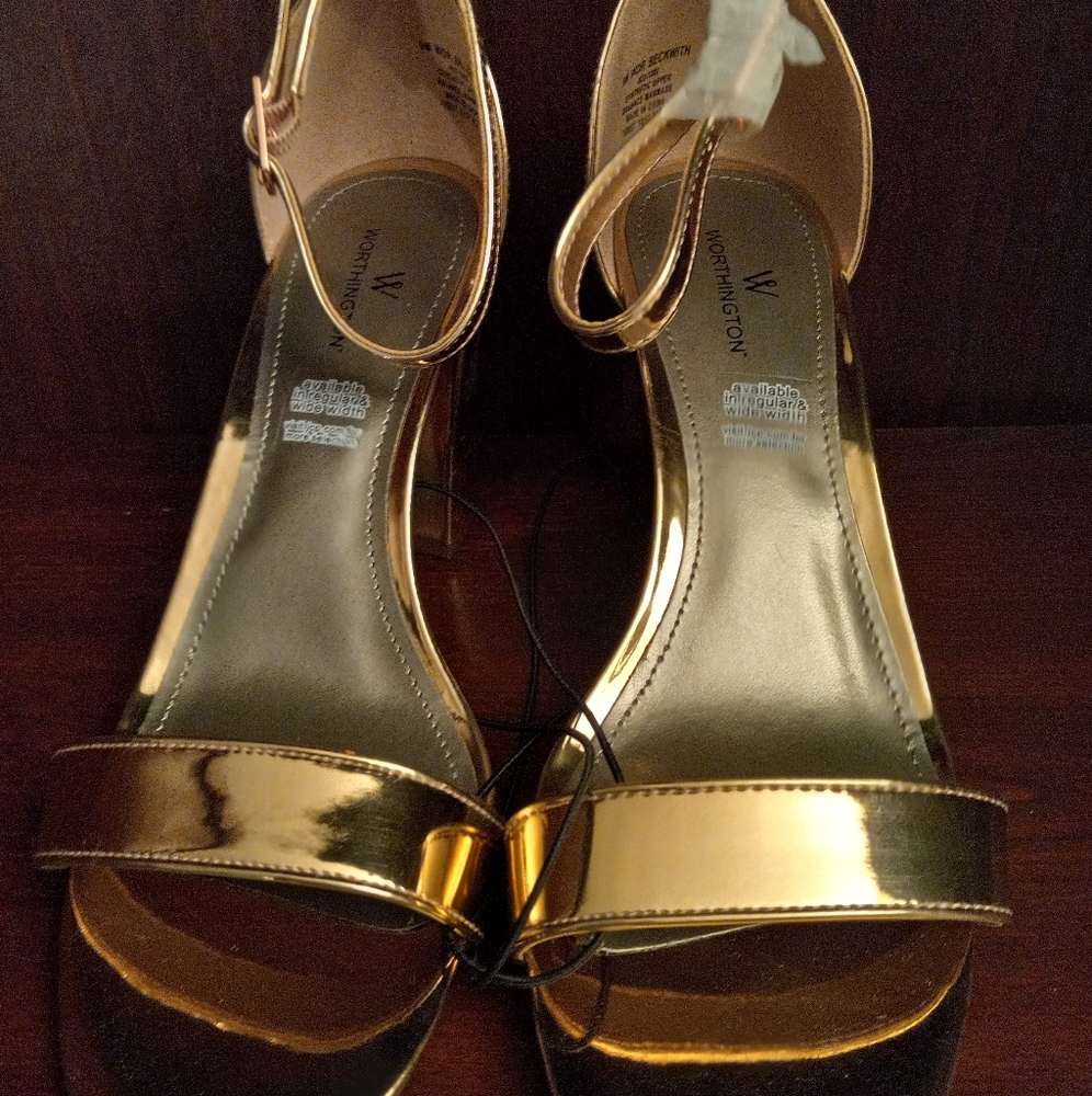 Rose gold, cross-toe, high-heeled sandal, size 9m. Their brand new, never worn.